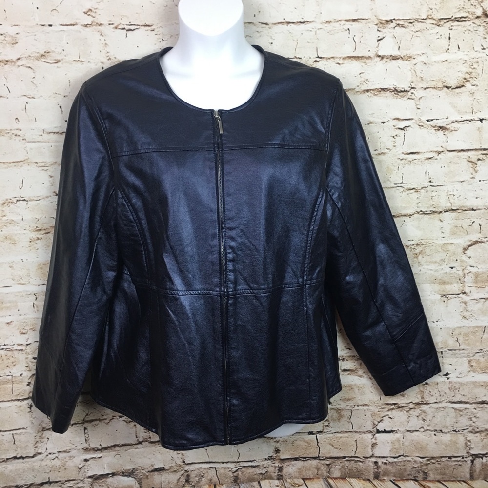 ❌SOLD❌Susan Graver Navy Faux Leather Jacket